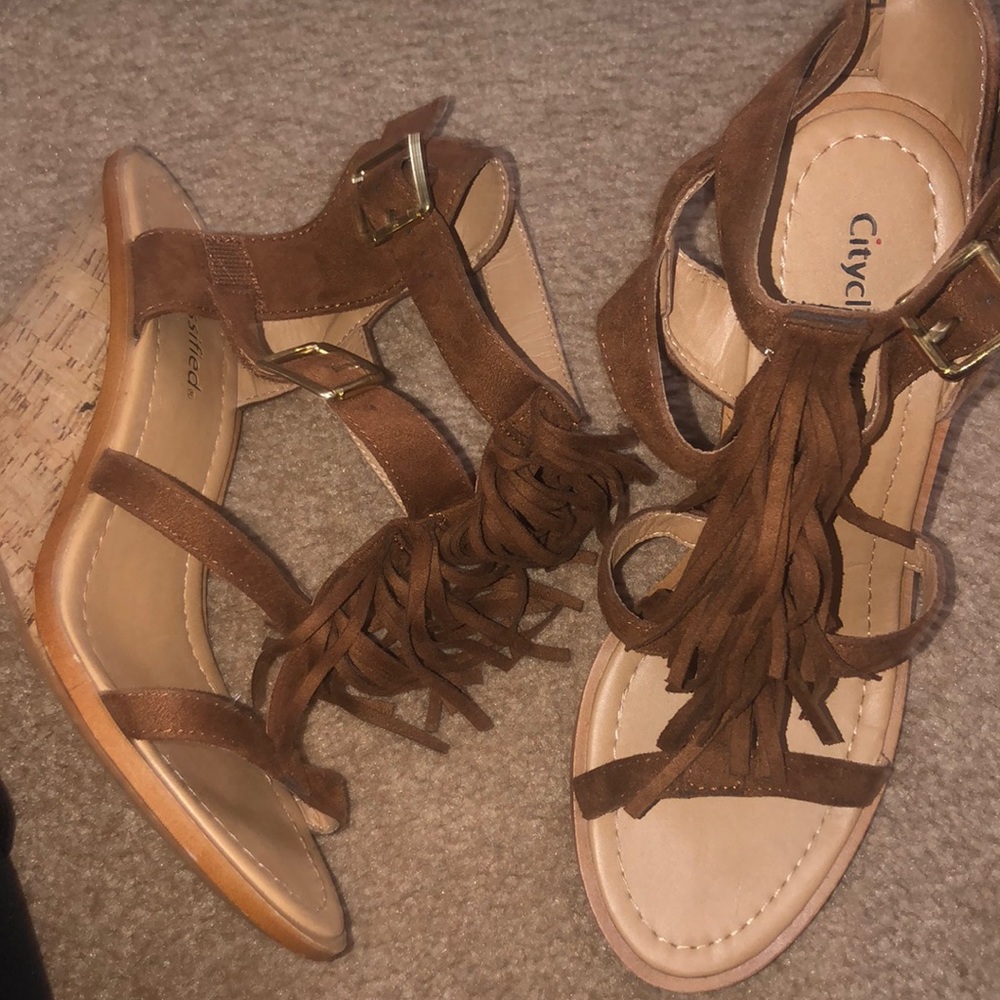Really cute Fring  wedges